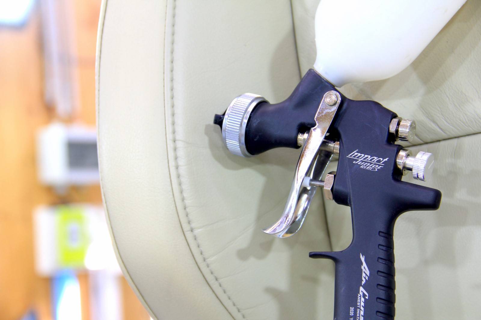 Rénovation fauteuil cuir auto teinture cuir au bassin d ...